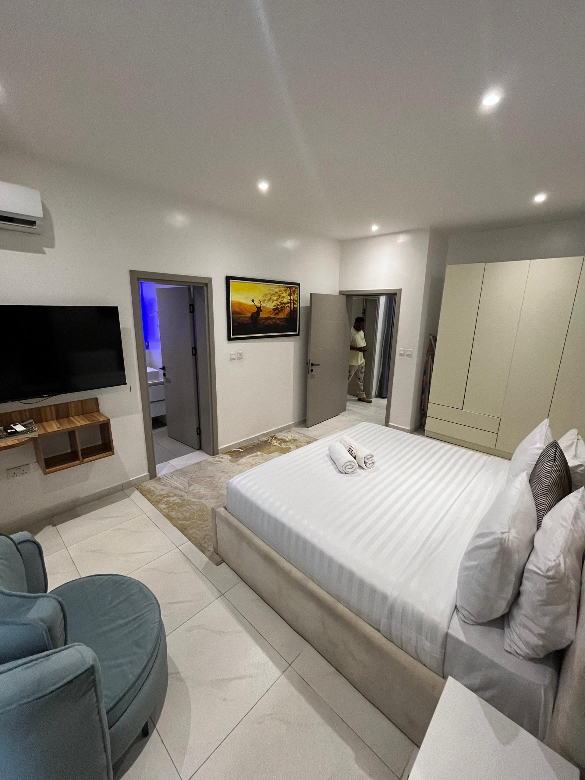 Exquisitely furnished 2 bedroom apartment